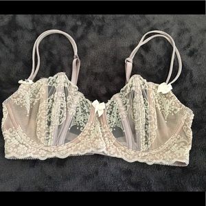 Victoria’s Secret 32C unlined Demi bra